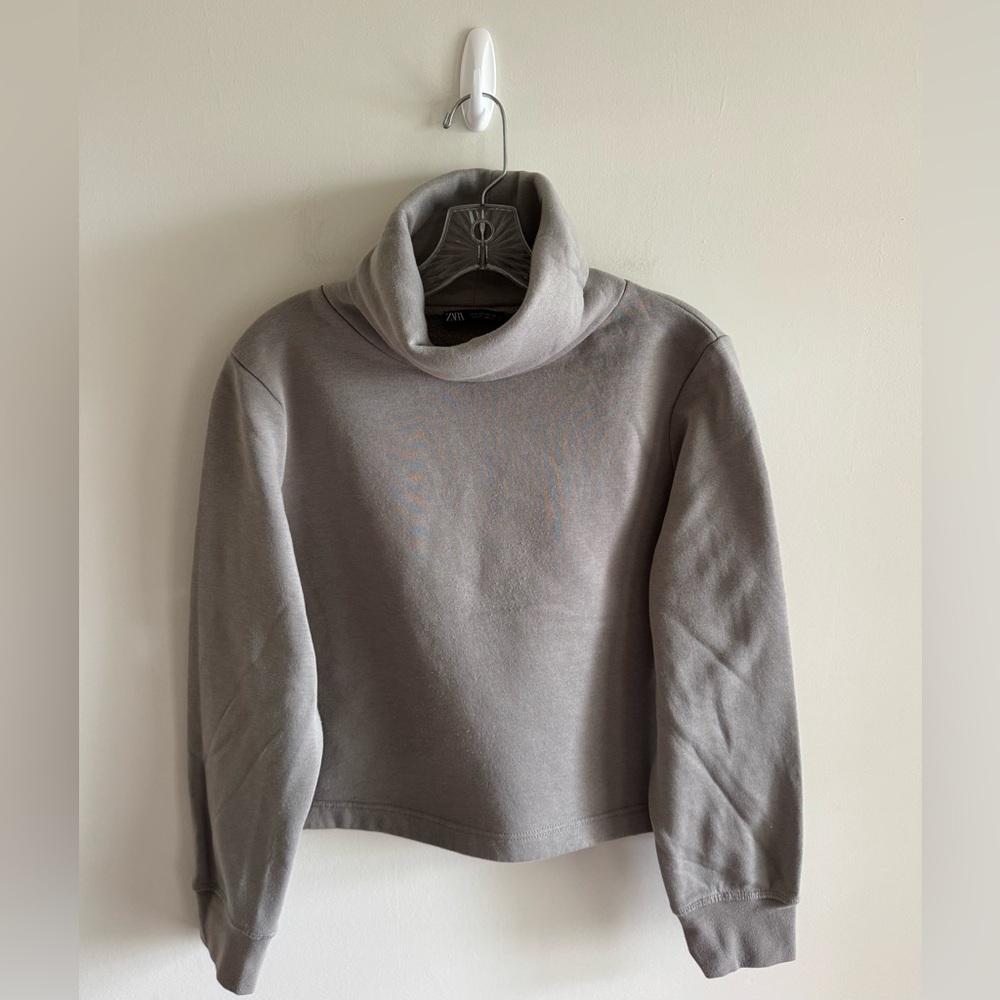 Zara Long Sleeve Turtleneck Cropped Pullover Sweatshirt